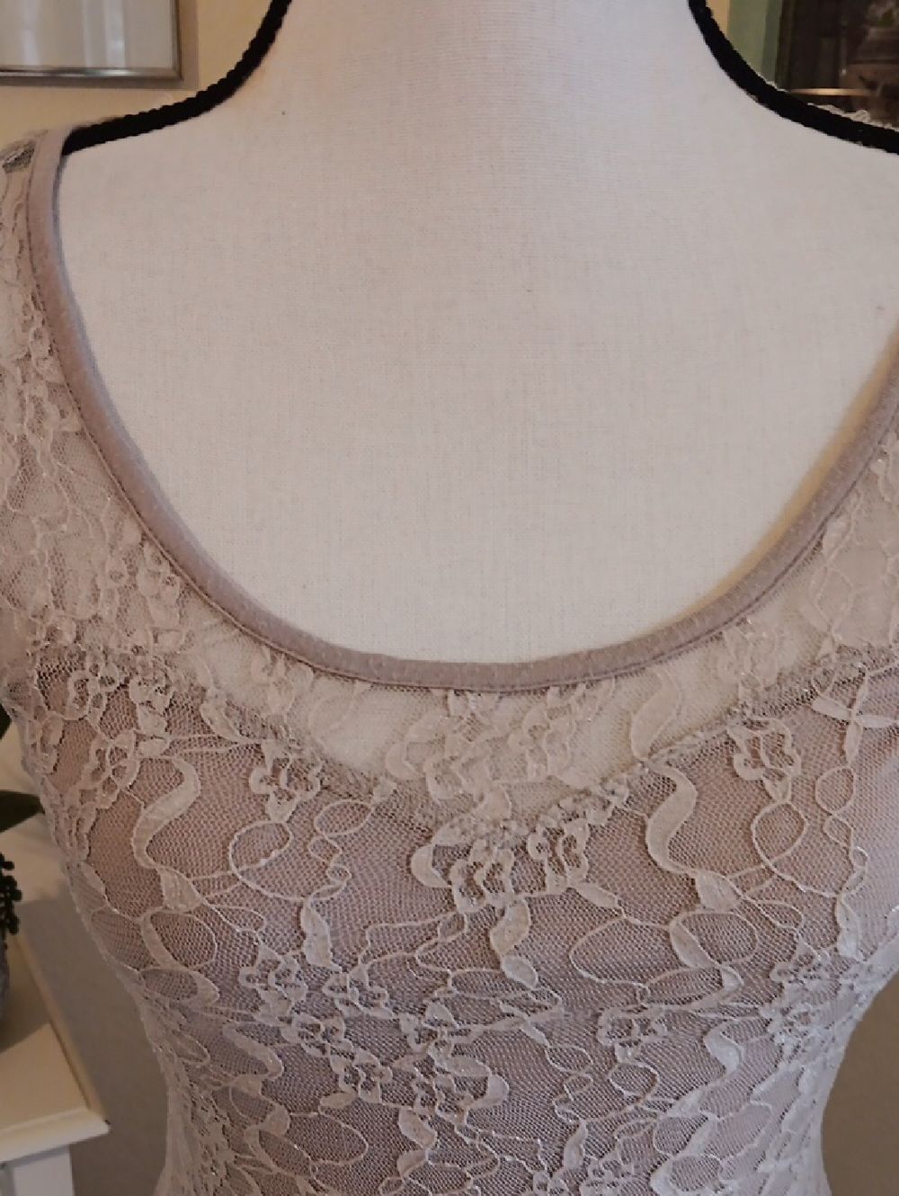 GUESS Sheer Lace Top With Sweetheart Lining - Picture 2 of 8